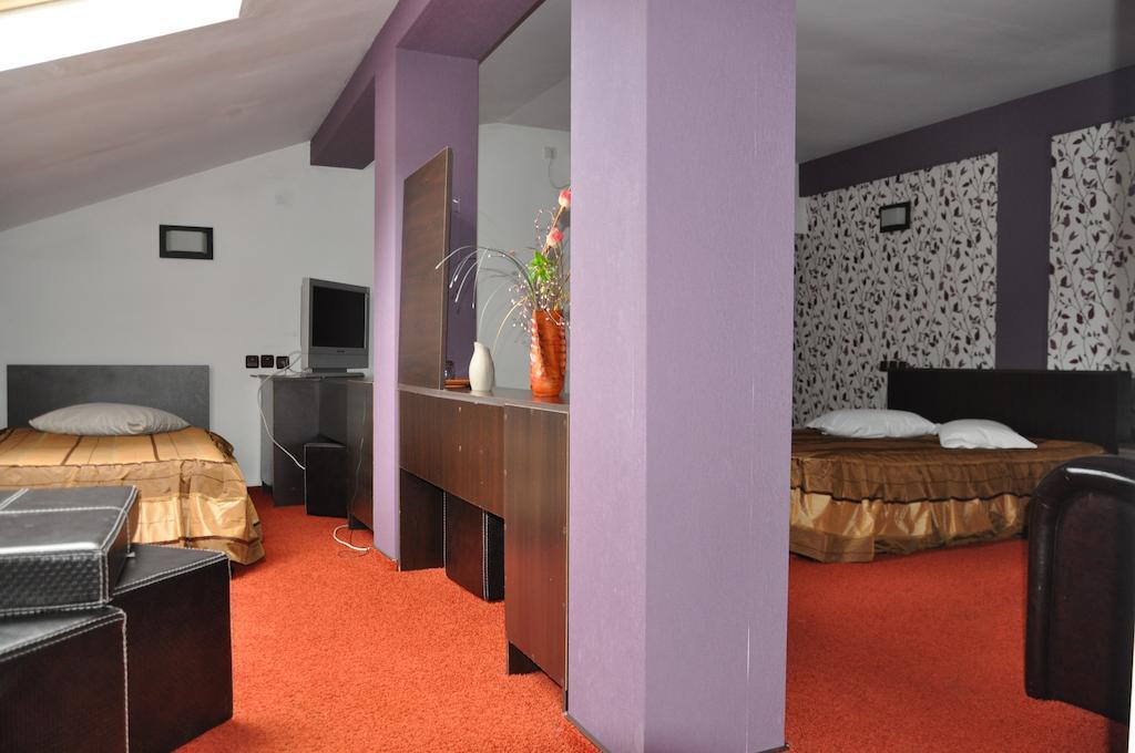 Pensiunea Valahia Brezoi Kamer foto