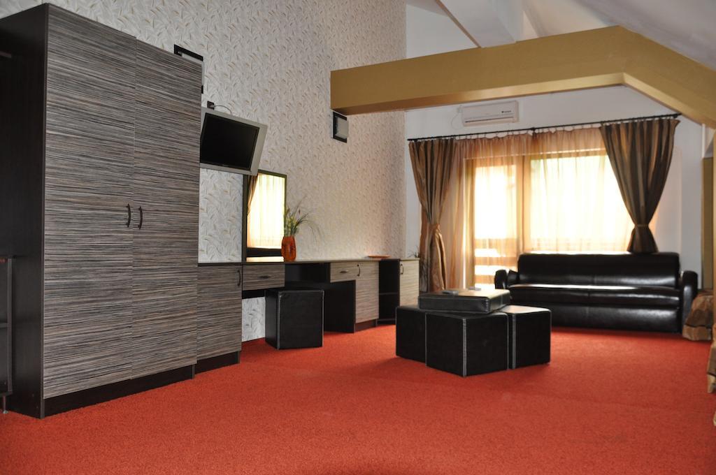 Pensiunea Valahia Brezoi Kamer foto