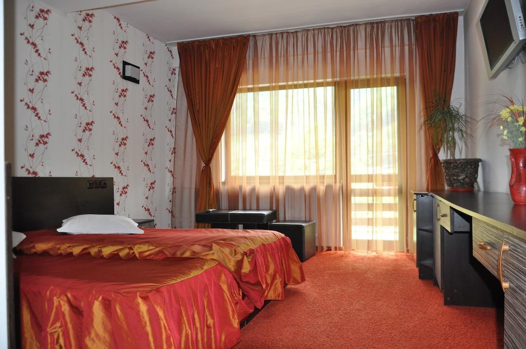Pensiunea Valahia Brezoi Kamer foto