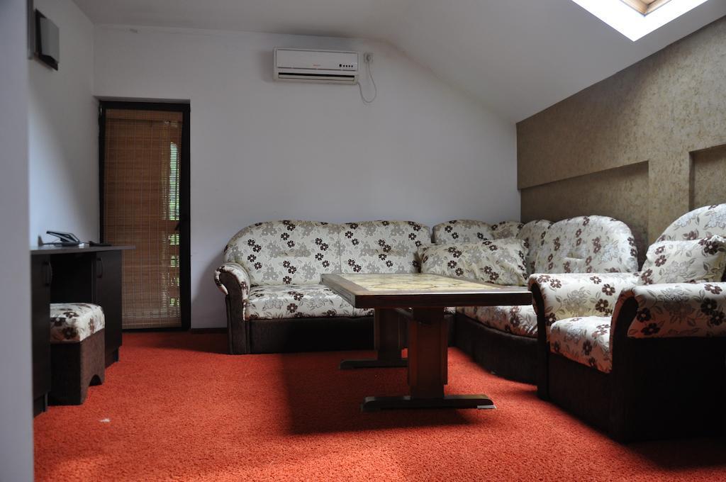 Pensiunea Valahia Brezoi Kamer foto